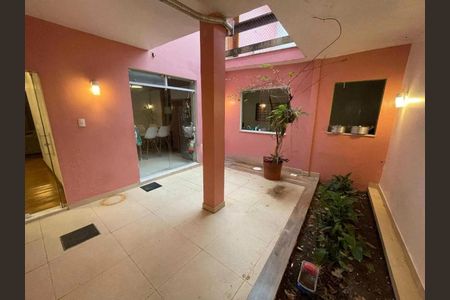Casa à venda com 236m², 3 quartos e 2 vagas