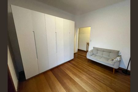 Casa à venda com 236m², 3 quartos e 2 vagas
