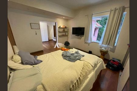 Casa à venda com 236m², 3 quartos e 2 vagas
