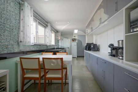 Apartamento à venda com 233m², 4 quartos e 4 vagas
