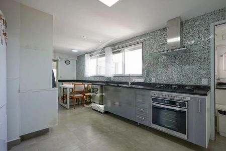 Apartamento à venda com 233m², 4 quartos e 4 vagas