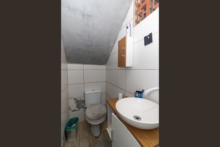 Casa para alugar com 150m², 2 quartos e 1 vaga Casa para alugar com 150m², 2 quartos e 1 vagaBanheiro social
