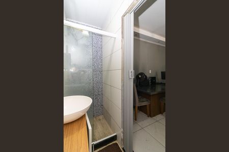 Casa para alugar com 150m², 2 quartos e 1 vaga Casa para alugar com 150m², 2 quartos e 1 vagaBanheiro social