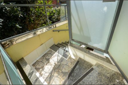 Studio para alugar com 44m², 1 quarto e sem vaga Studio para alugar com 44m², 1 quarto e sem vagaEscada