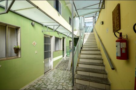 Escada de kitnet/studio para alugar com 1 quarto, 44m² em Vila Boacava, São Paulo