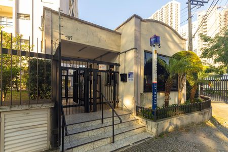 Fachada + Plaquinha  de apartamento para alugar com 2 quartos, 56m² em Vila Granada, São Paulo