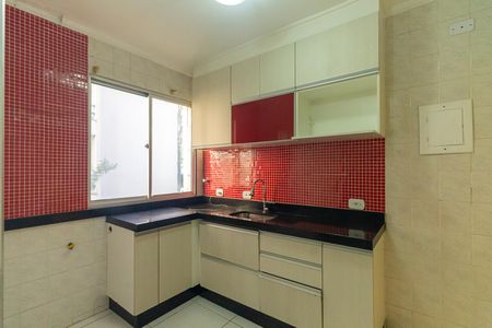 Cozinha e Área de Serviço de apartamento para alugar com 2 quartos, 56m² em Vila Granada, São Paulo