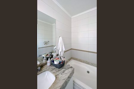 Apartamento à venda com 130m², 3 quartos e 3 vagas Apartamento à venda com 130m², 3 quartos e 3 vagasBanheiro da Suíte