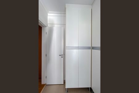 Apartamento à venda com 130m², 3 quartos e 3 vagas Apartamento à venda com 130m², 3 quartos e 3 vagasQuarto de Serviço