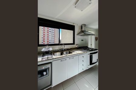 Apartamento à venda com 130m², 3 quartos e 3 vagas Apartamento à venda com 130m², 3 quartos e 3 vagasCozinha