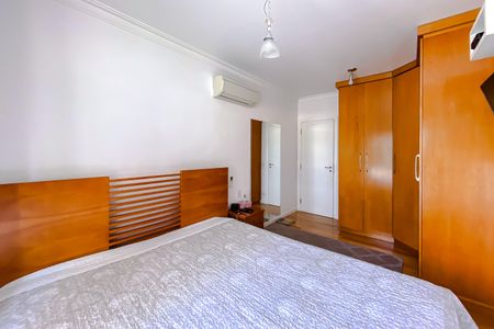 Apartamento à venda com 130m², 3 quartos e 3 vagas Apartamento à venda com 130m², 3 quartos e 3 vagasSuíte