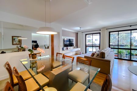 Apartamento à venda com 130m², 3 quartos e 3 vagas Apartamento à venda com 130m², 3 quartos e 3 vagasSala