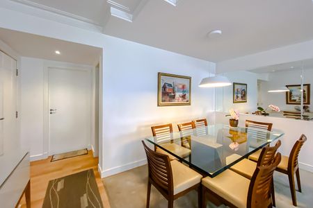 Apartamento à venda com 130m², 3 quartos e 3 vagas Apartamento à venda com 130m², 3 quartos e 3 vagasSala