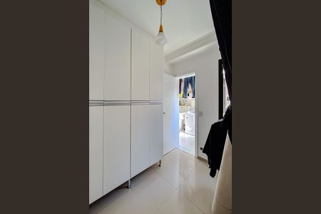 Apartamento à venda com 130m², 3 quartos e 3 vagas Apartamento à venda com 130m², 3 quartos e 3 vagasQuarto de Serviço