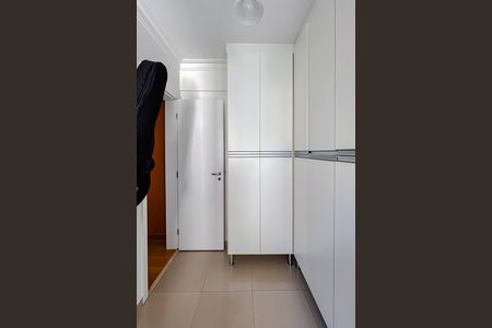 Apartamento à venda com 130m², 3 quartos e 3 vagas Apartamento à venda com 130m², 3 quartos e 3 vagasQuarto de Serviço