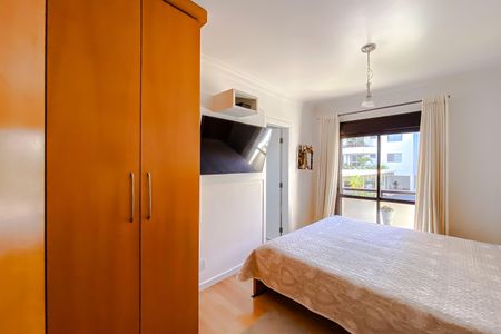 Apartamento à venda com 130m², 3 quartos e 3 vagas Apartamento à venda com 130m², 3 quartos e 3 vagasSuíte