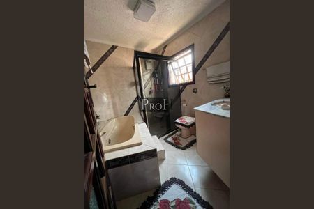 Casa à venda com 3 quartos, 217m² em Jardim do Estádio, Santo André