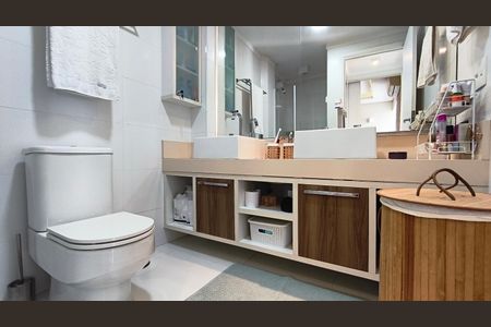 Apartamento à venda com 80m², 2 quartos e 1 vaga Apartamento à venda com 80m², 2 quartos e 1 vagaBanheiro