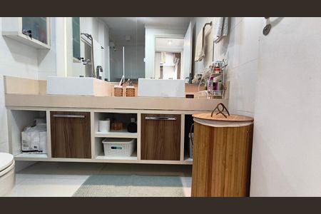 Apartamento à venda com 80m², 2 quartos e 1 vaga Apartamento à venda com 80m², 2 quartos e 1 vagaBanheiro