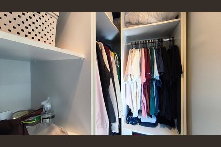 Apartamento à venda com 80m², 2 quartos e 1 vaga Apartamento à venda com 80m², 2 quartos e 1 vagaCloset do Quarto 1