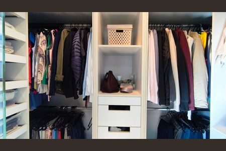 Apartamento à venda com 80m², 2 quartos e 1 vaga Apartamento à venda com 80m², 2 quartos e 1 vagaCloset do Quarto 1