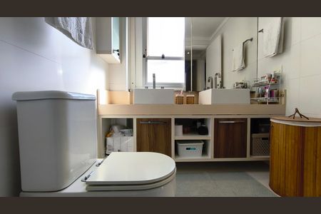 Apartamento à venda com 80m², 2 quartos e 1 vaga Apartamento à venda com 80m², 2 quartos e 1 vagaBanheiro