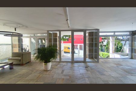 Apartamento à venda com 80m², 2 quartos e 1 vaga Apartamento à venda com 80m², 2 quartos e 1 vagaHall