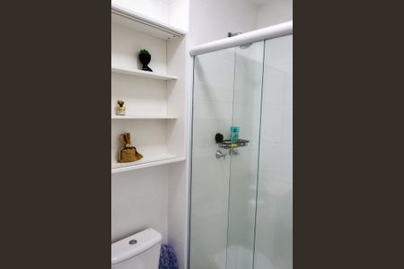 Banheiro de apartamento à venda com 2 quartos, 56m² em Continental, Osasco