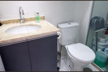 Banheiro de apartamento à venda com 2 quartos, 56m² em Continental, Osasco
