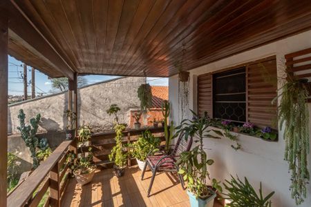 Casa à venda com 250m², 3 quartos e 1 vaga Casa à venda com 250m², 3 quartos e 1 vagaVaranda