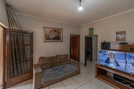 Casa à venda com 250m², 3 quartos e 1 vaga Casa à venda com 250m², 3 quartos e 1 vagaSala de TV