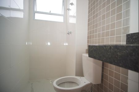 Banheiro Corredor de apartamento à venda com 2 quartos, 55m² em Jardim Itu, Porto Alegre
