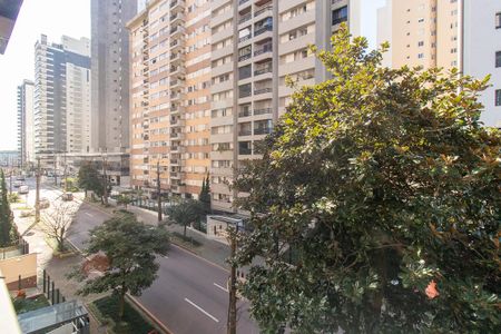 Vista da Suíte de apartamento à venda com 2 quartos, 127m² em Água Verde, Curitiba