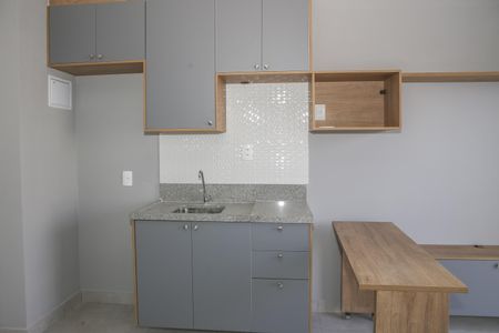 Sala e Cozinha de apartamento para alugar com 1 quarto, 27m² em Vila Romana, São Paulo