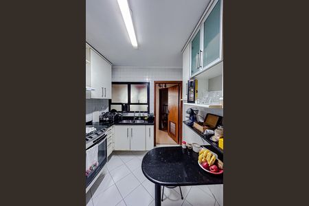 Cozinha de apartamento para alugar com 3 quartos, 93m² em Vila Azevedo, São Paulo