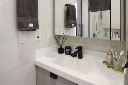 Apartamento à venda com 115m², 3 quartos e 2 vagas Apartamento à venda com 115m², 3 quartos e 2 vagasBanheiro da Suíte