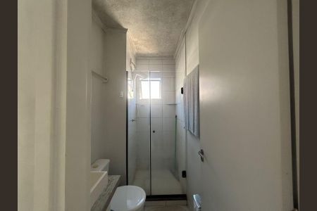 Banheiro de apartamento para alugar com 2 quartos, 43m² em Fátima, Canoas