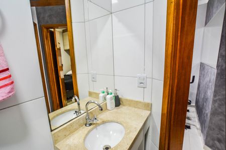 Banheiro de apartamento à venda com 2 quartos, 46m² em Jardim Alvorada, Santo André