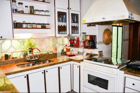Casa à venda com 4 quartos, 339m² em Jardim Sao Caetano, São Caetano do Sul