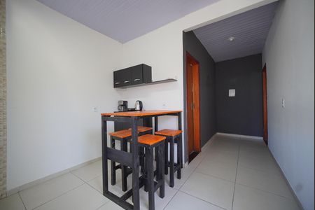 Sala/Cozinha de apartamento para alugar com 1 quarto, 25m² em São João do Rio Vermelho, Florianópolis