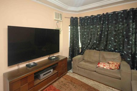 Casa à venda com 280m², 3 quartos e 4 vagas Casa à venda com 280m², 3 quartos e 4 vagasSala