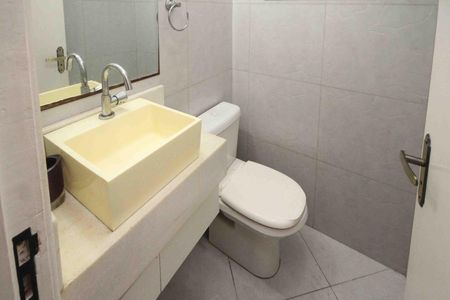Casa à venda com 280m², 3 quartos e 4 vagas Casa à venda com 280m², 3 quartos e 4 vagasLavabo