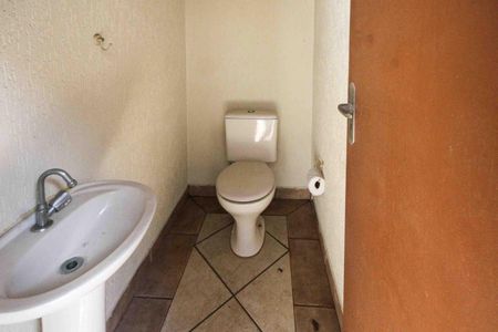 Casa à venda com 280m², 3 quartos e 4 vagas Casa à venda com 280m², 3 quartos e 4 vagasBanheiro de serviço