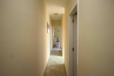 Casa à venda com 280m², 3 quartos e 4 vagas Casa à venda com 280m², 3 quartos e 4 vagasCorredor