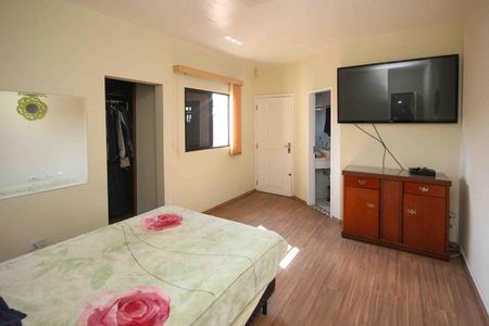 Casa à venda com 280m², 3 quartos e 4 vagas Casa à venda com 280m², 3 quartos e 4 vagasSuíte
