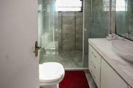 Banheiro Social de casa à venda com 3 quartos, 280m² em Vila California, São Paulo