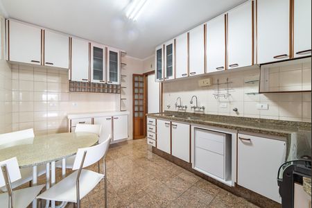Cozinha de apartamento para alugar com 3 quartos, 132m² em Vila Regente Feijó, São Paulo