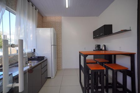 Sala/Cozinha de apartamento para alugar com 1 quarto, 25m² em São João do Rio Vermelho, Florianópolis