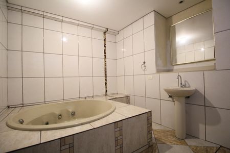 Banheiro de casa para alugar com 1 quarto, 50m² em Jardim Londrina, São Paulo