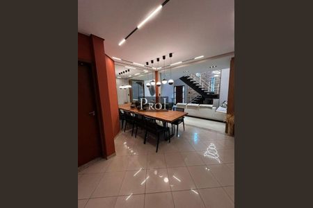 Casa à venda com 250m², 3 quartos e 4 vagas